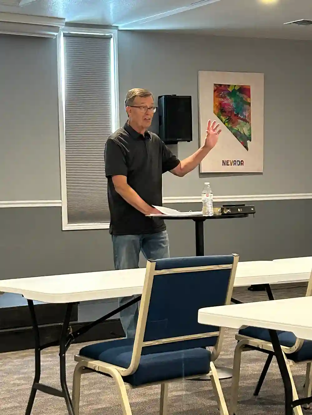 Picture of Pastor Mike Christian teaching a ministry training class